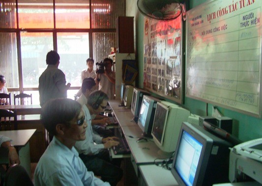 Vietnamese blind given Braille school materials